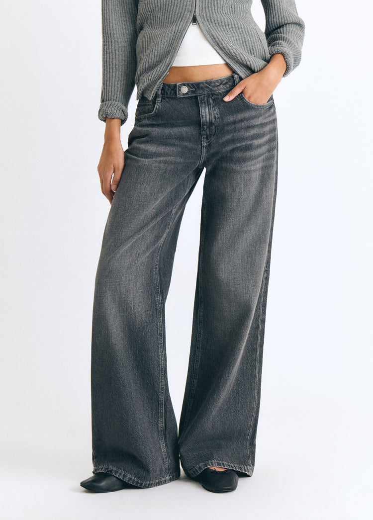 Basic mid-rise jeans
