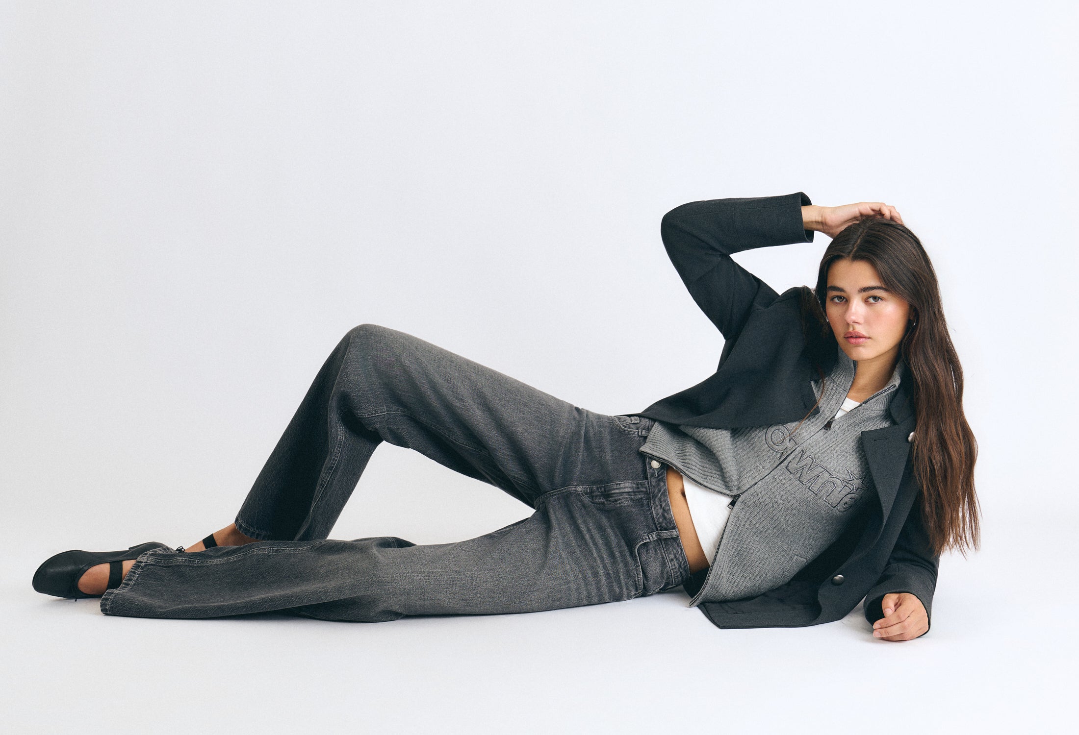 Basic mid-rise jeans