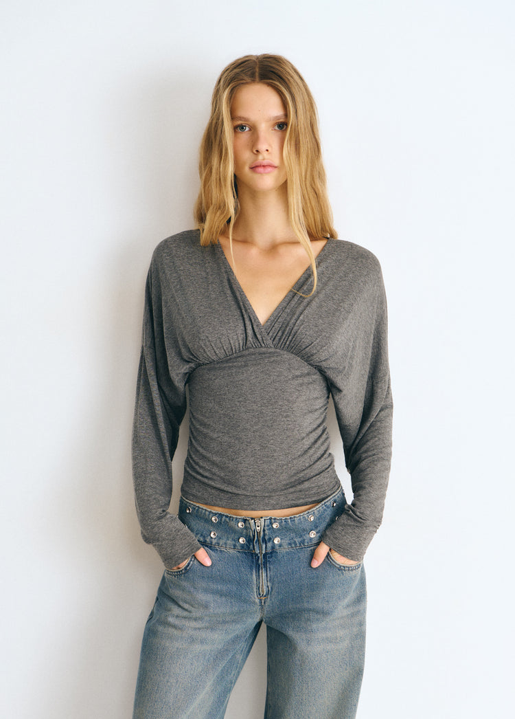 Tailliertes T-Shirt mit Taillenausschnitt