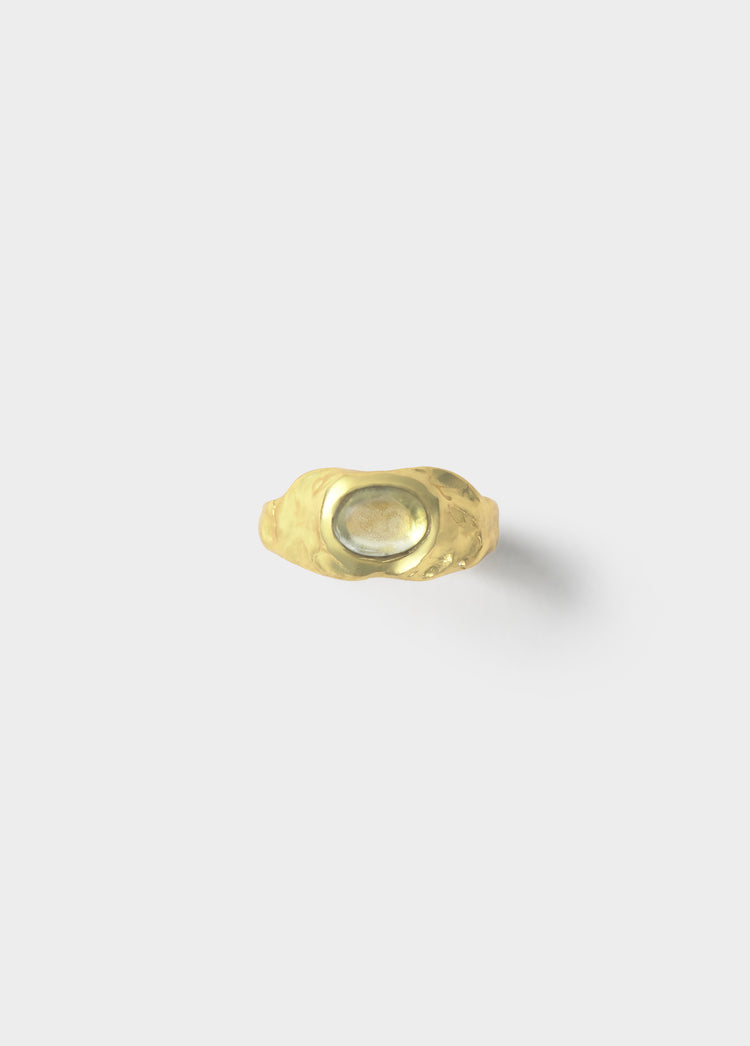 Onregelmatige ring met steen