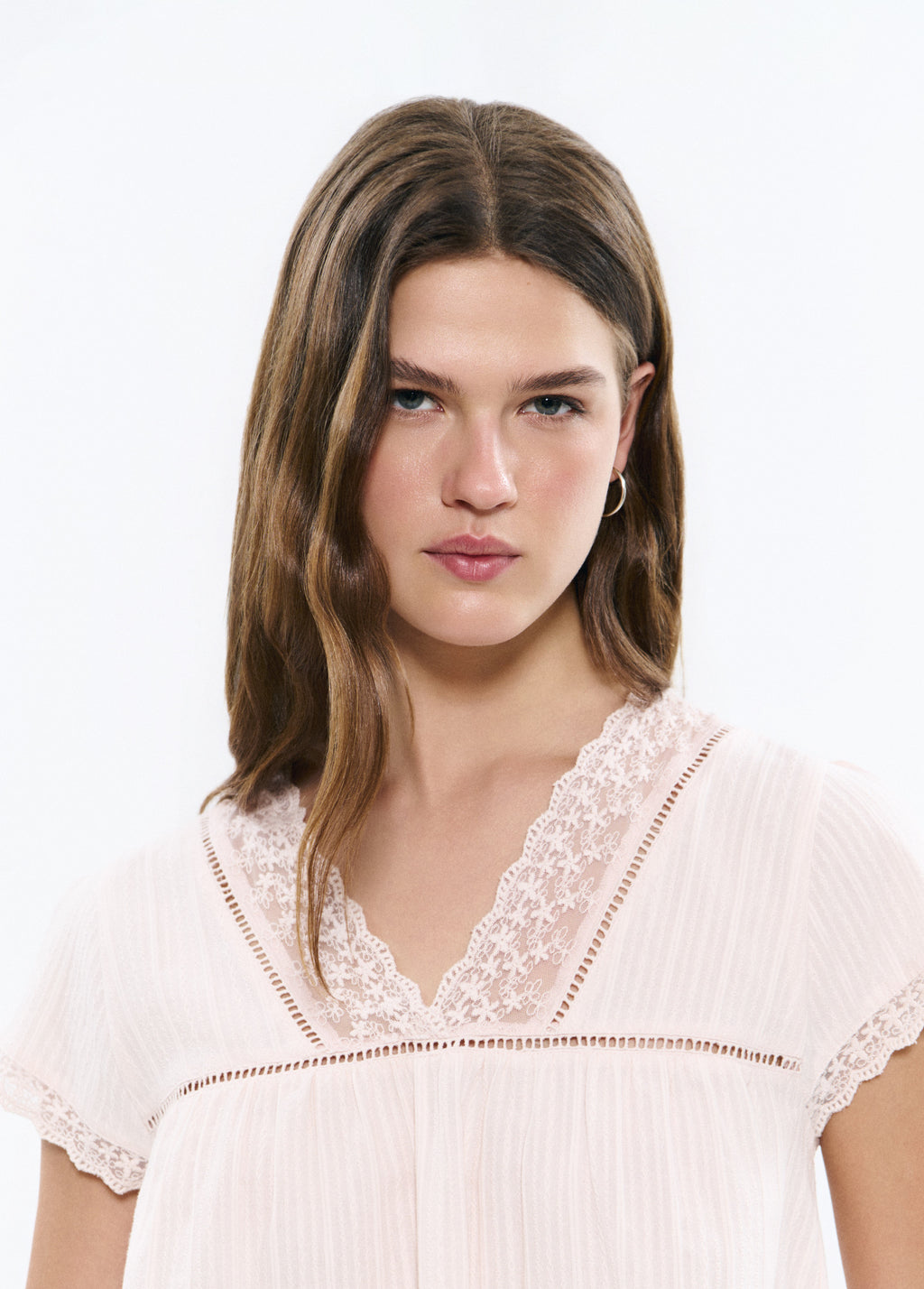 Blouse à lacets semi-transparente