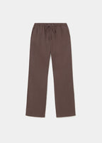Pantalón de lino marrón oscuro con bolsillos laterales visto en vista frontal completa