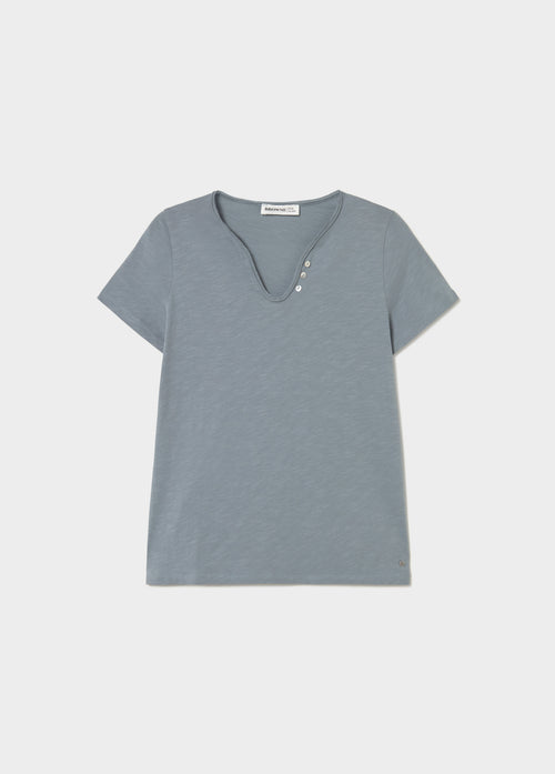 Buttoned t-shirt