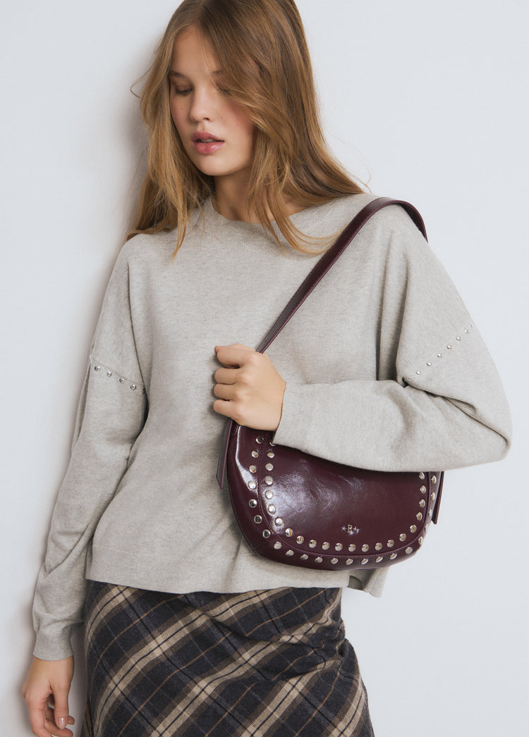 Bolso media luna tachas