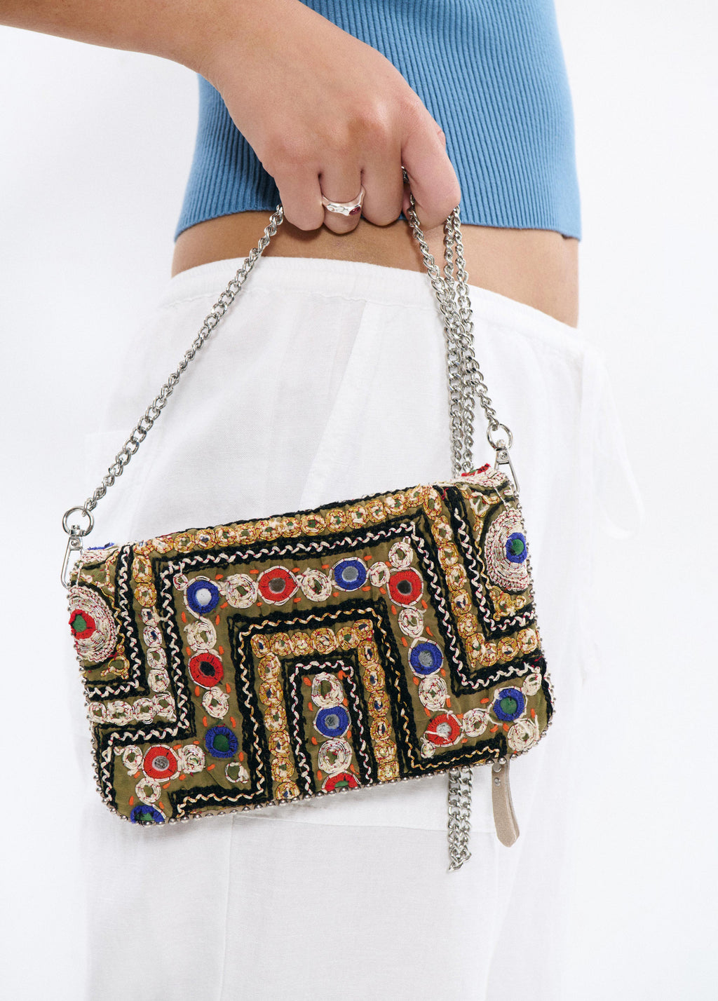 Mala com aba, espelhos e bolinhas