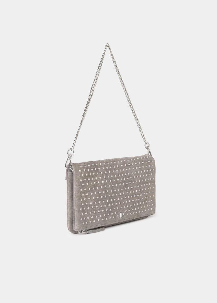 Bolso solapa tachitas cuero
