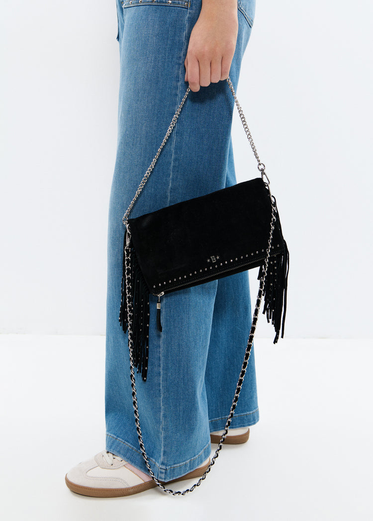 Bolso solapa tachitas flecos