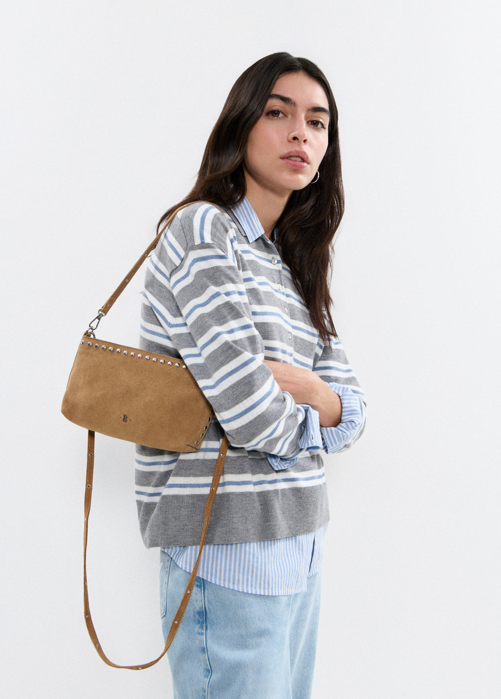 Borsa con borchie in pelle