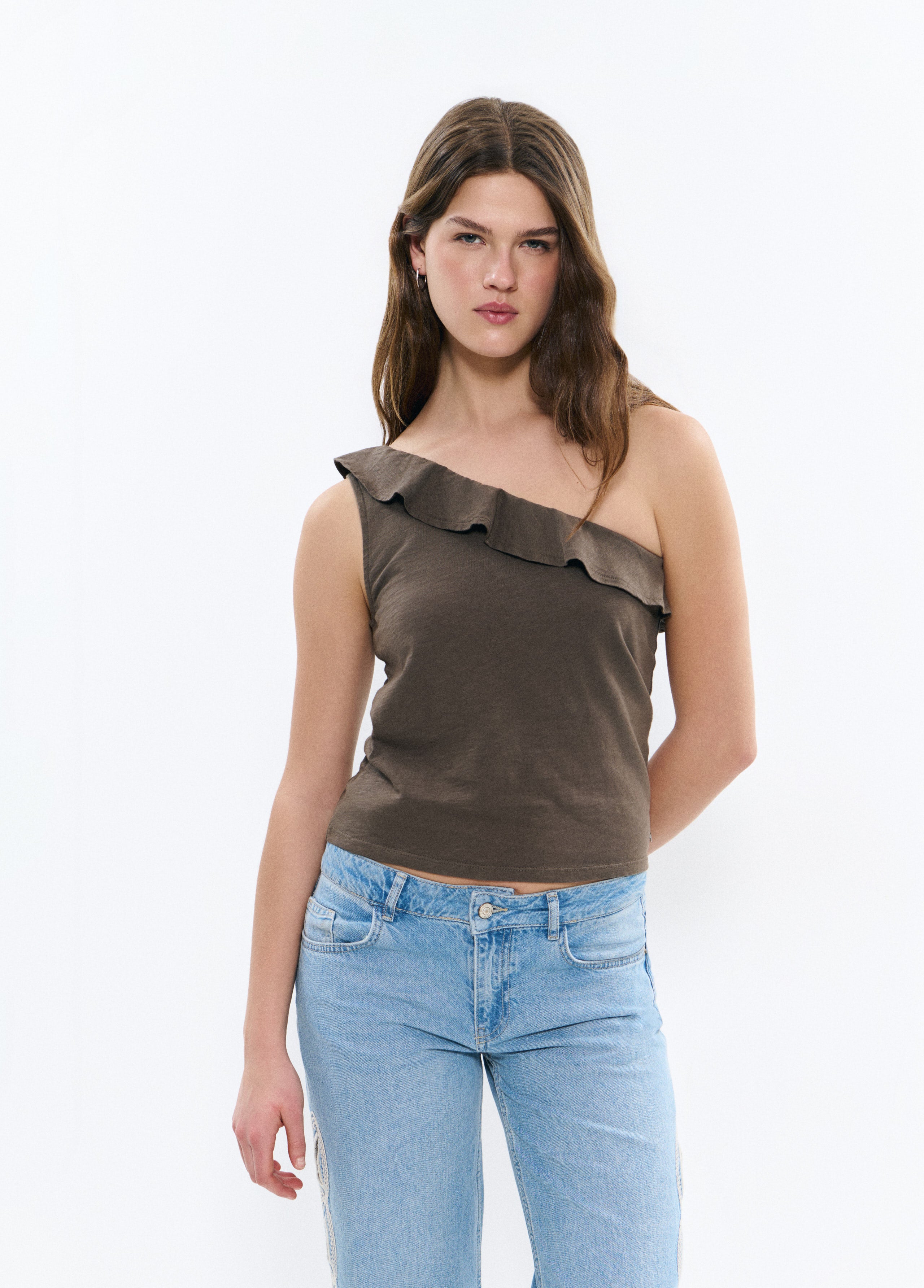 camiseta-asimetrica-