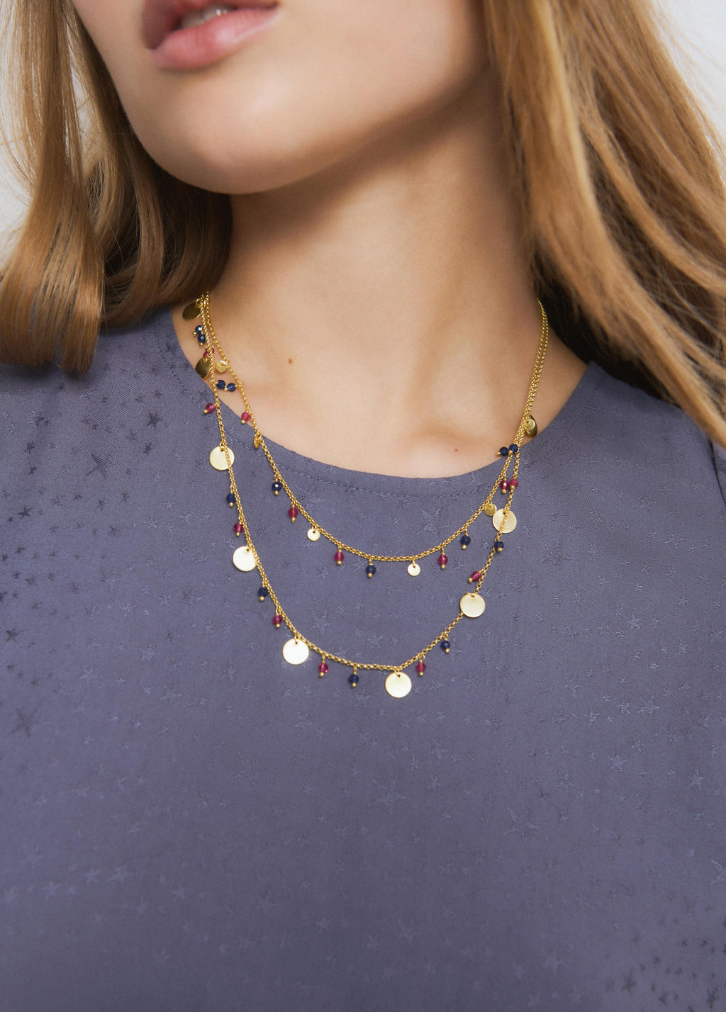 Collana doppia con medagliette e pietre