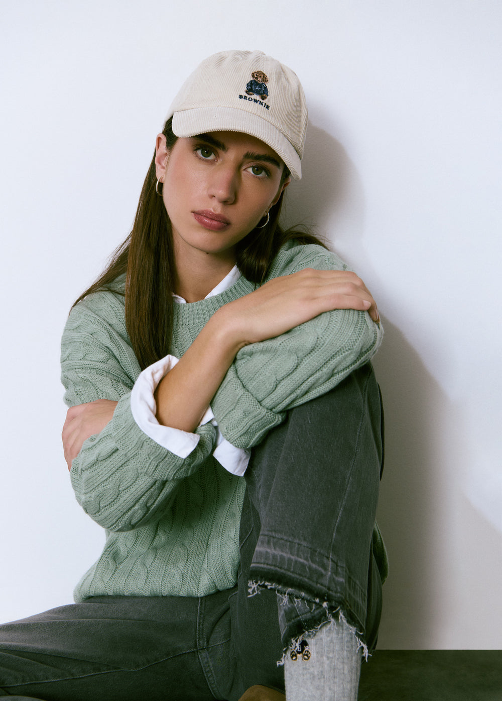 Corduroy cap with dog embroidery