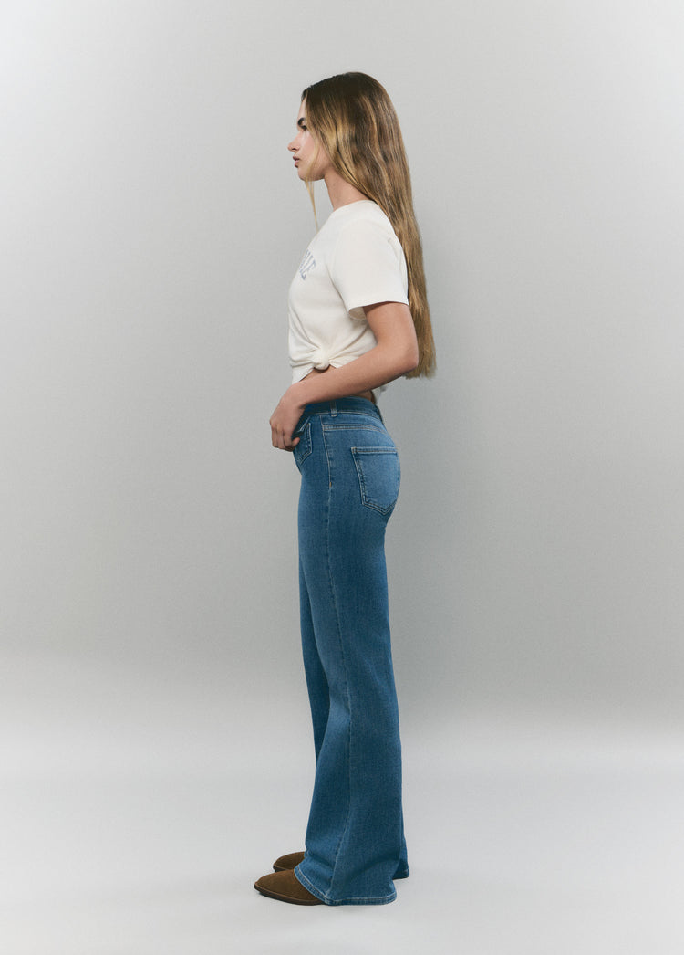 Jeans campana bolsillos frontales