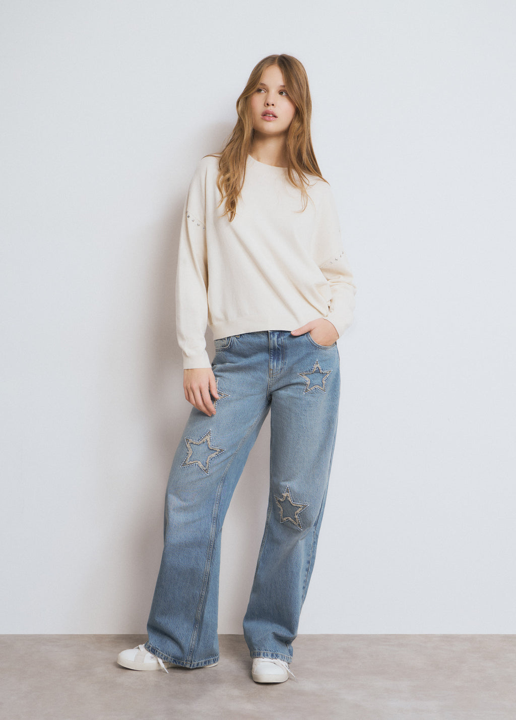 Jeans amb estrelles i pegat desfilat