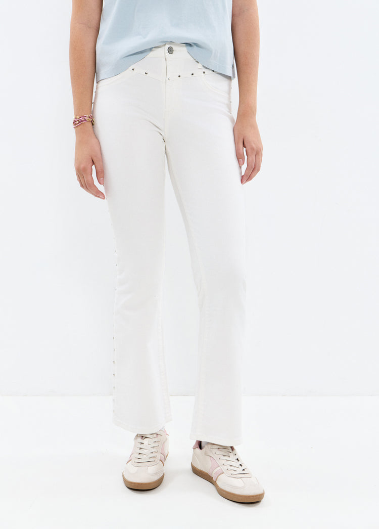 Jeans flare cropped tachas