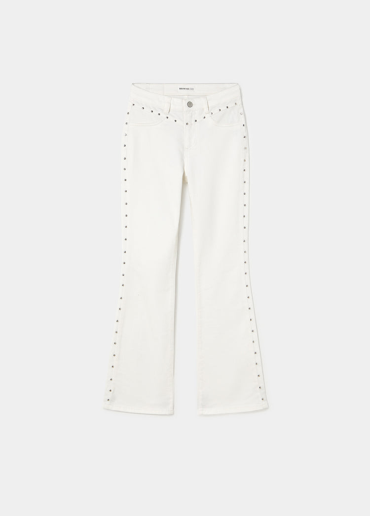Jeans flare cropped tachas
