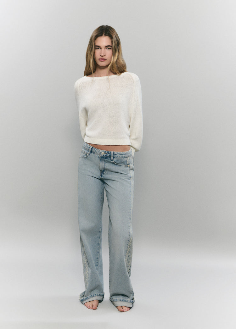 Jeans pieza lateral punto cruz