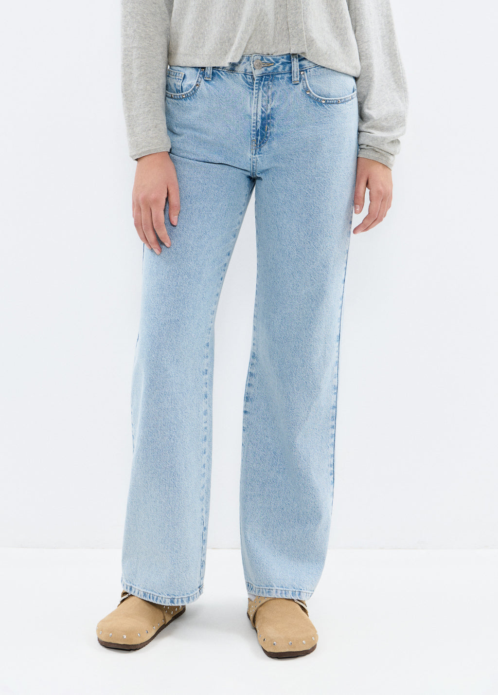 Straight jeans with embroidered pockets