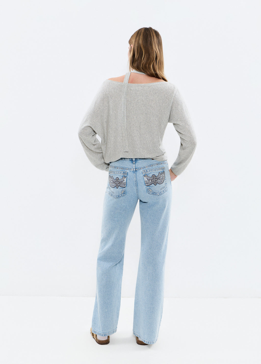 Straight jeans with embroidered pockets