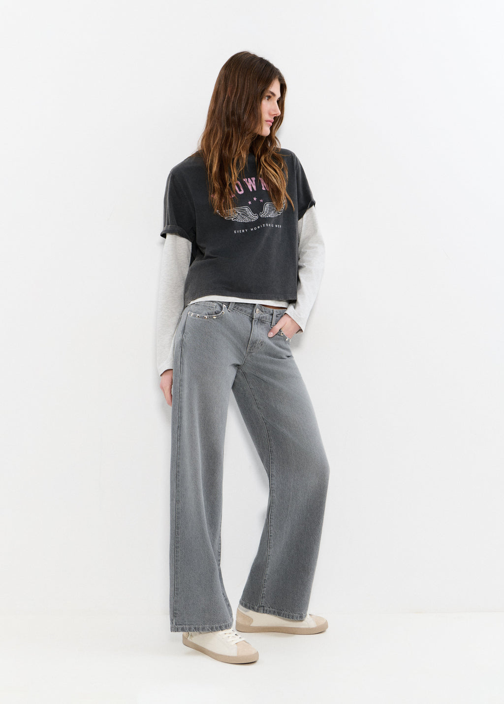 Jean taille basse ailes brodées et clous