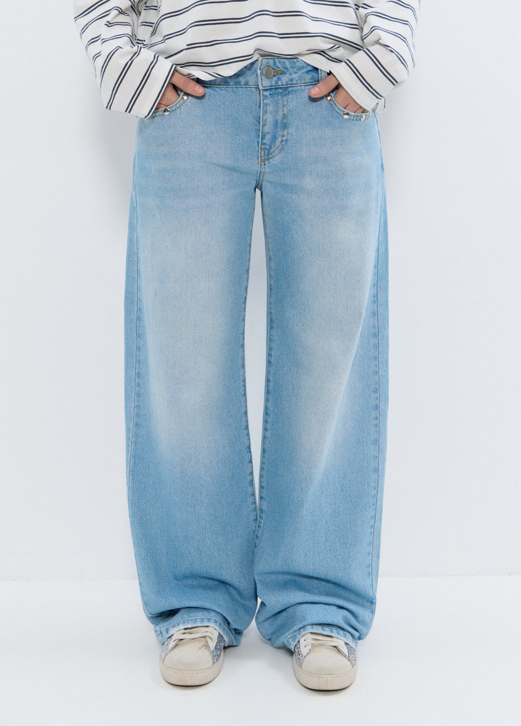 Jean taille basse ailes pailletées