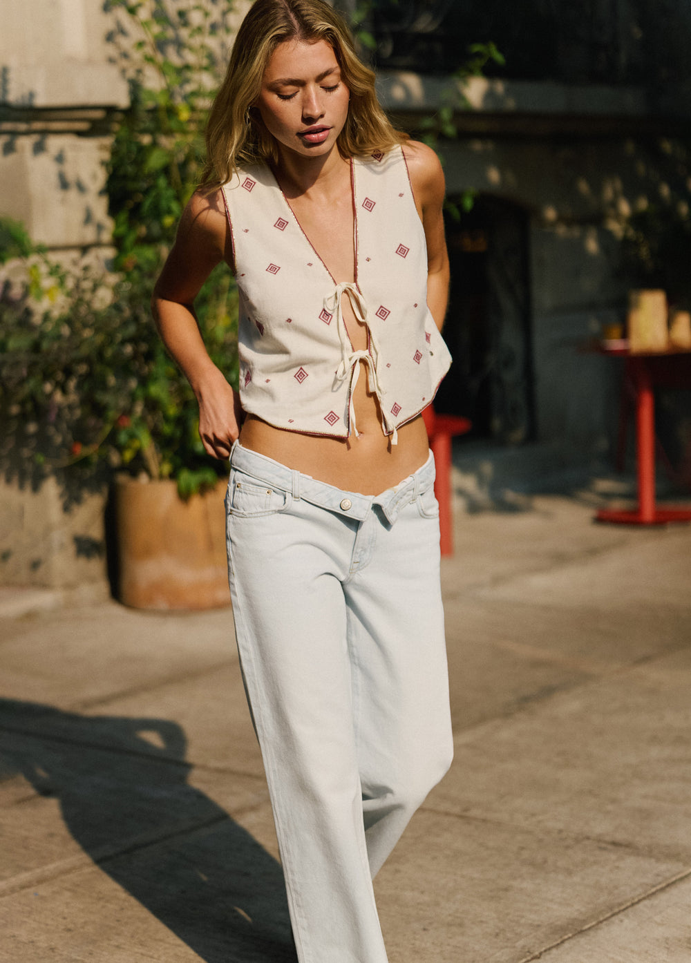 Jeans with turned-up waistband