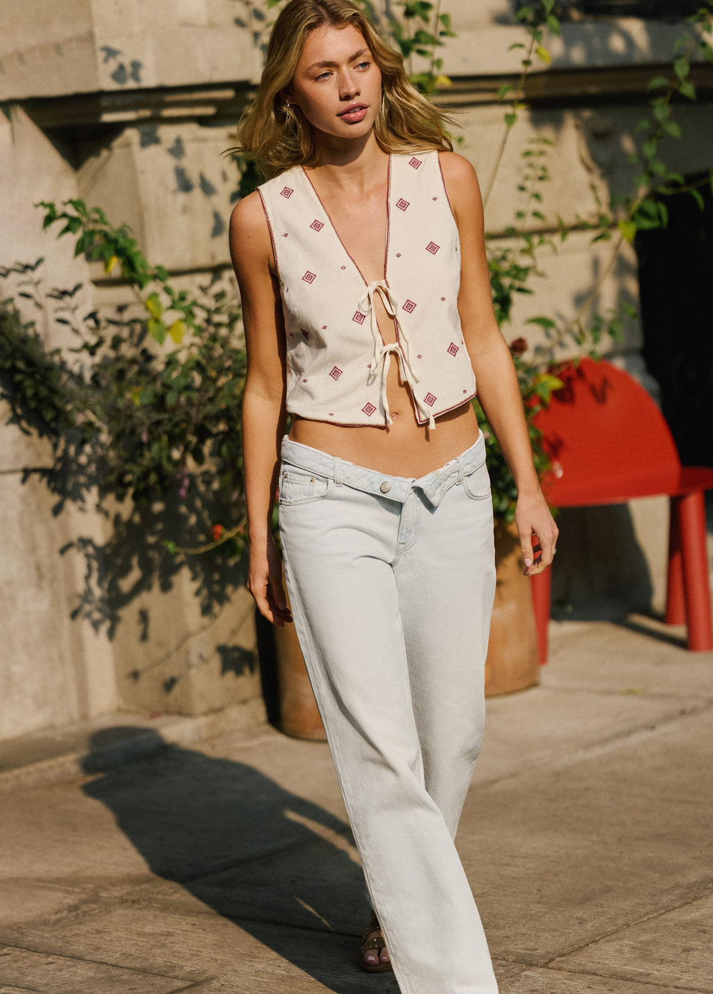 Jeans with turned-up waistband