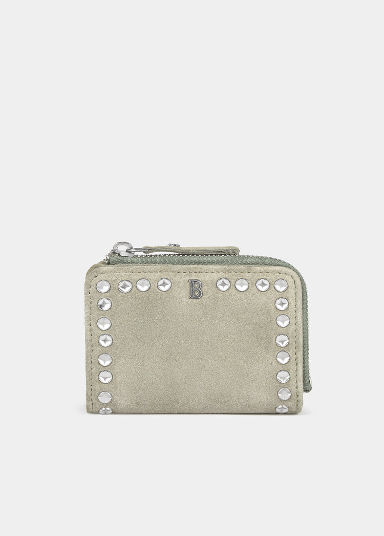 Coin purse made of irregular bottle caps