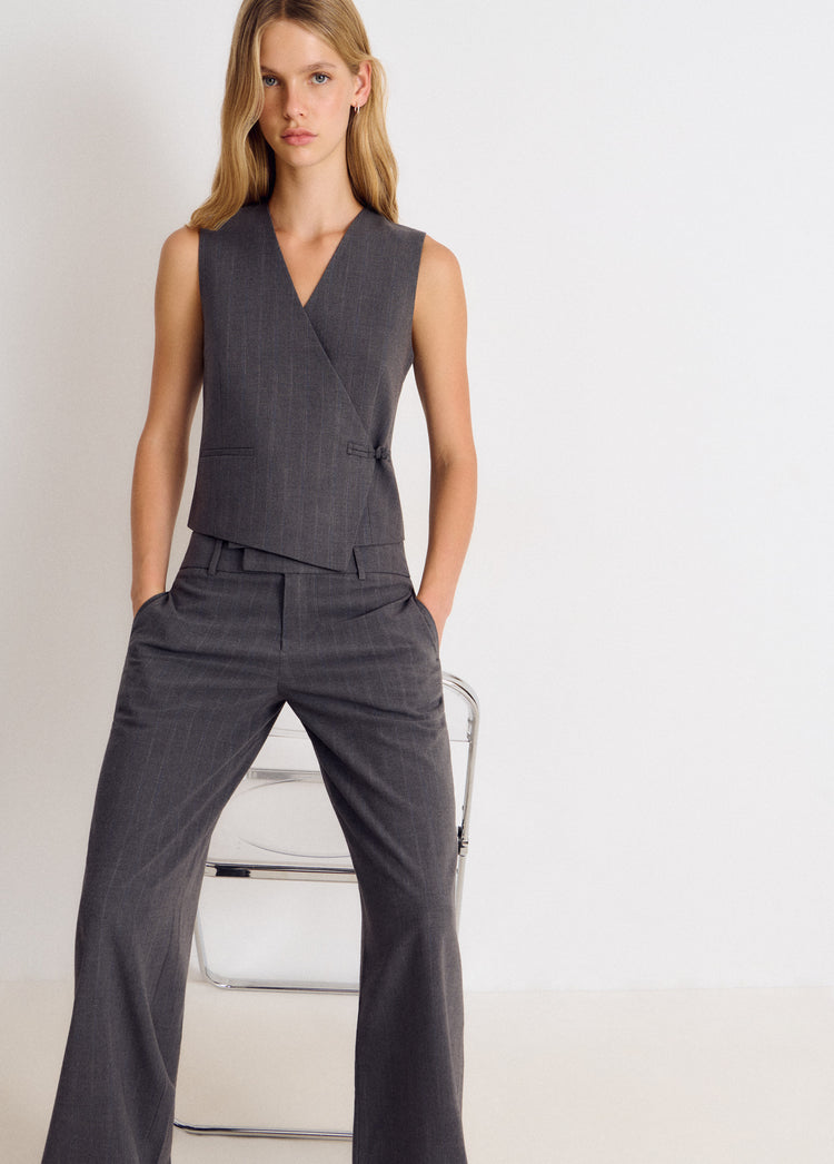 Gilet met houtje-touwtjesluiting