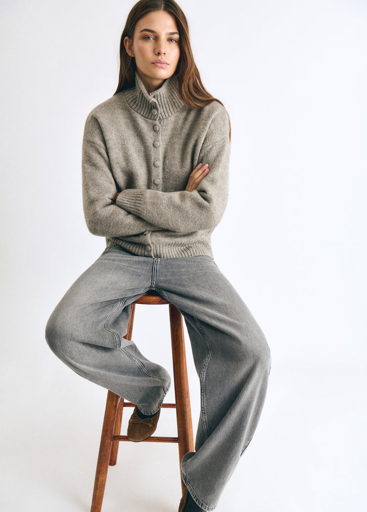 Knitted jacket with buttons