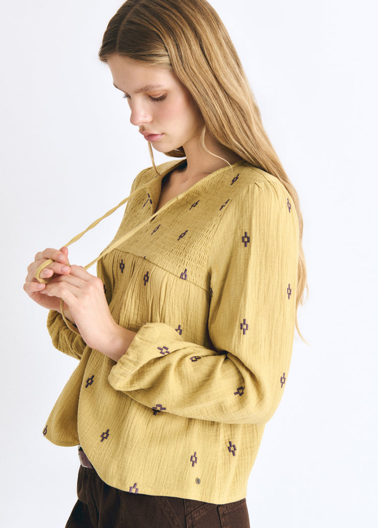 Blusa smock bordado