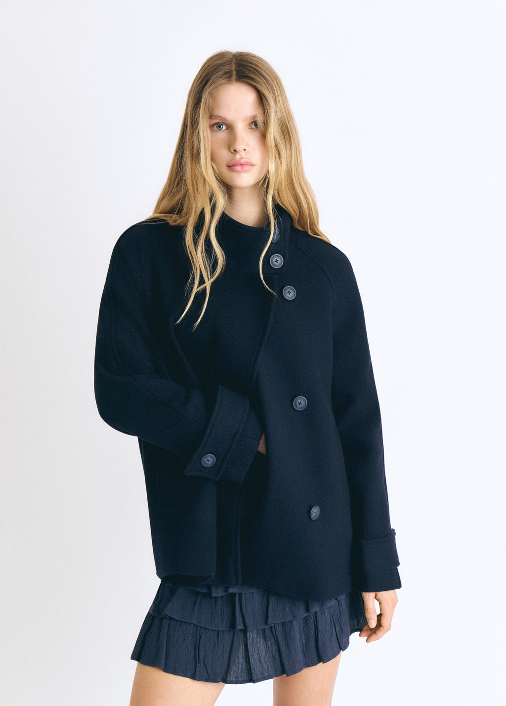 Coat with a high collar and wool content