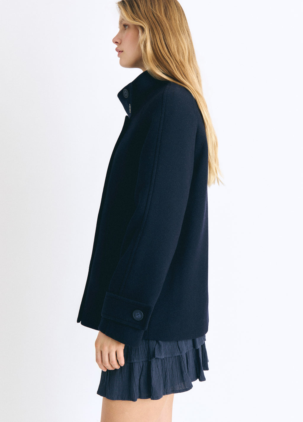 Coat with a high collar and wool content