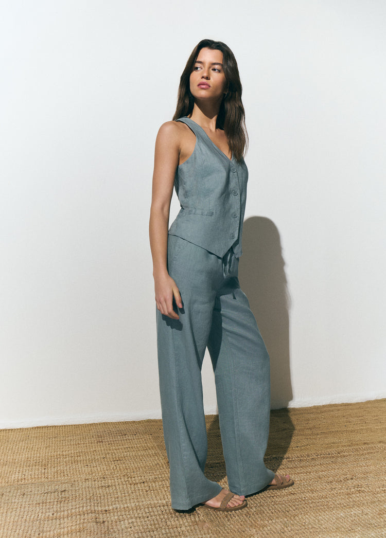 Pantalón fluido bolsillo parche
