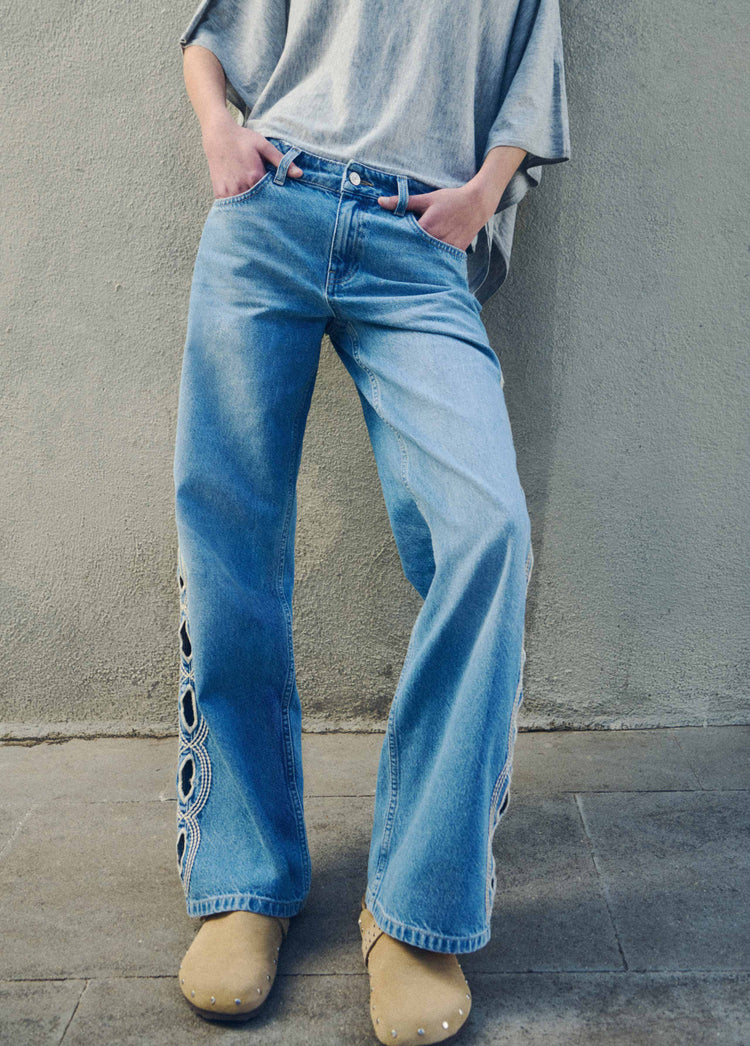 Pantalon droit broderies latérales