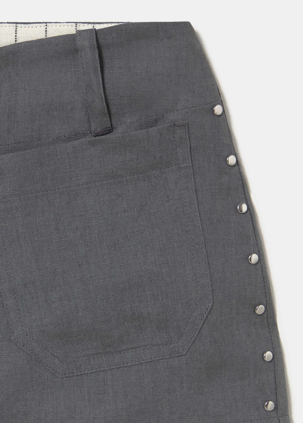 Linen studded short