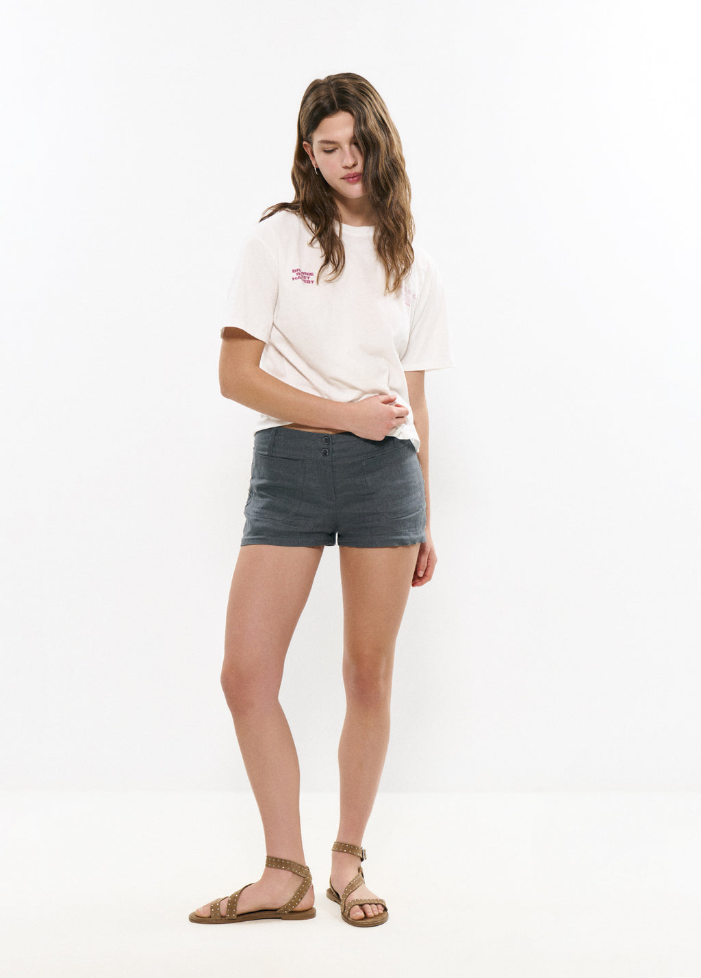Short en lin à clous