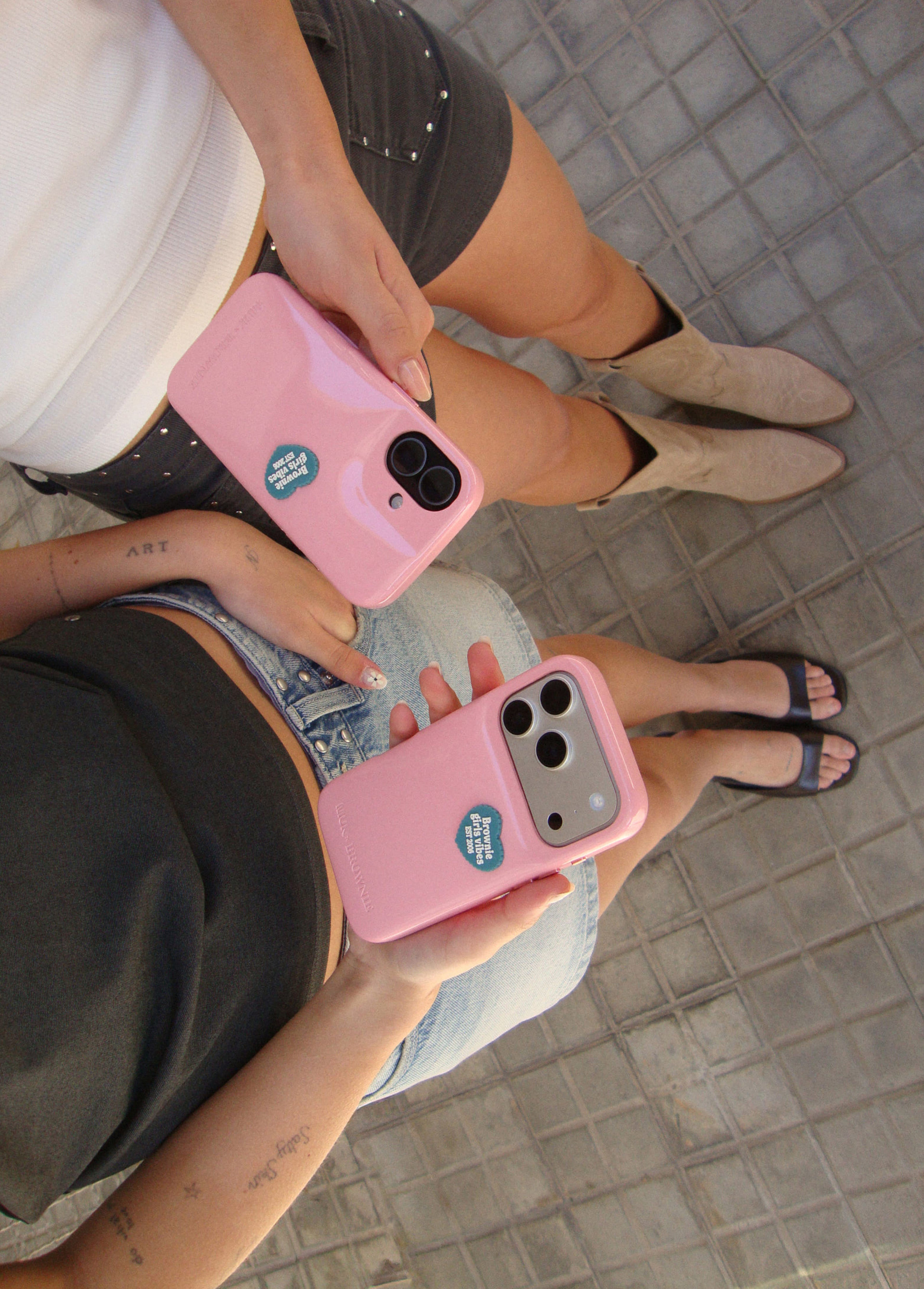 Calções com tachas decorativas