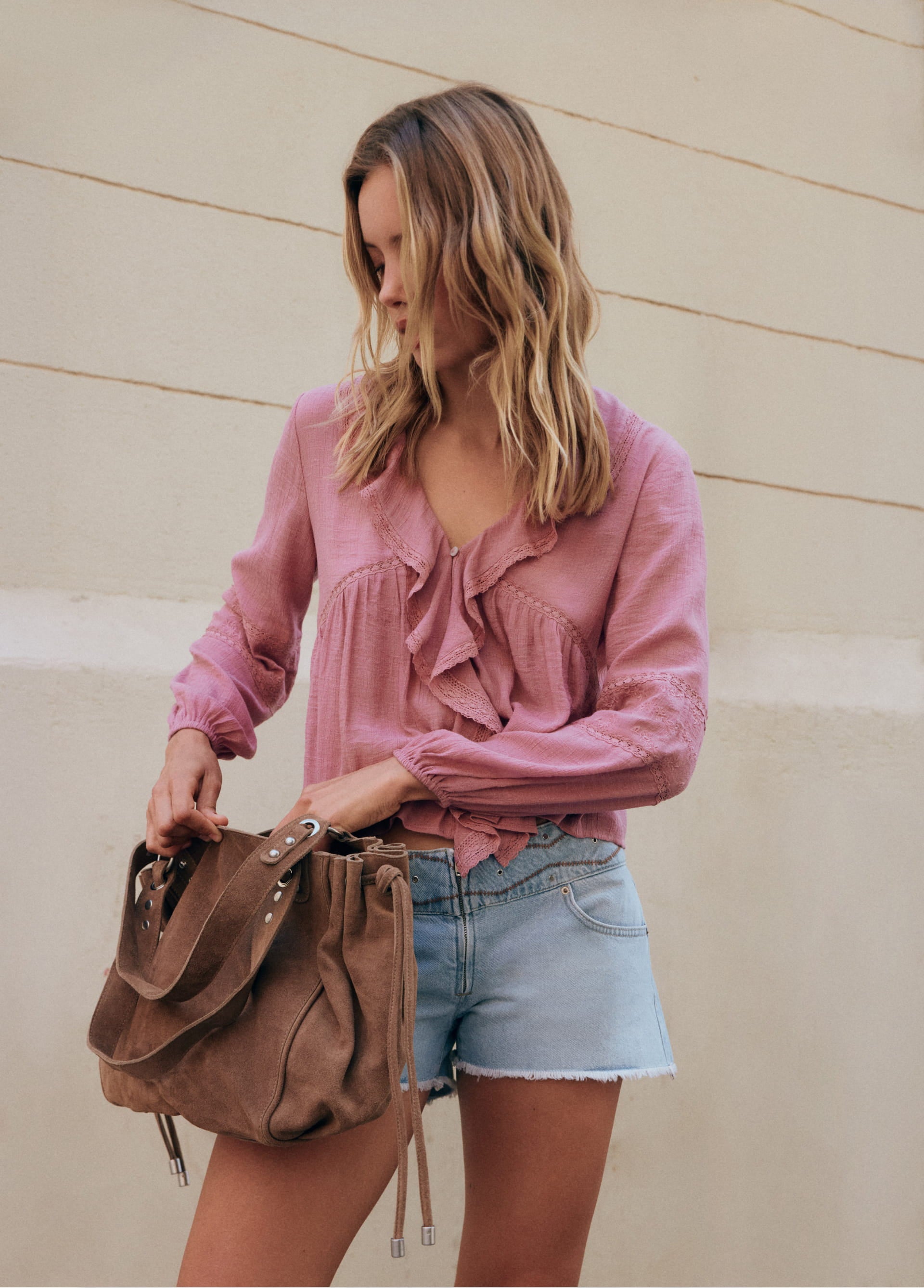 Blusa con volant e maniche ricamate