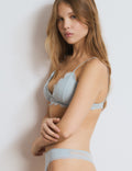 String dentelle