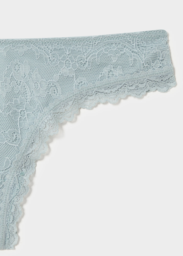 String en dentelle