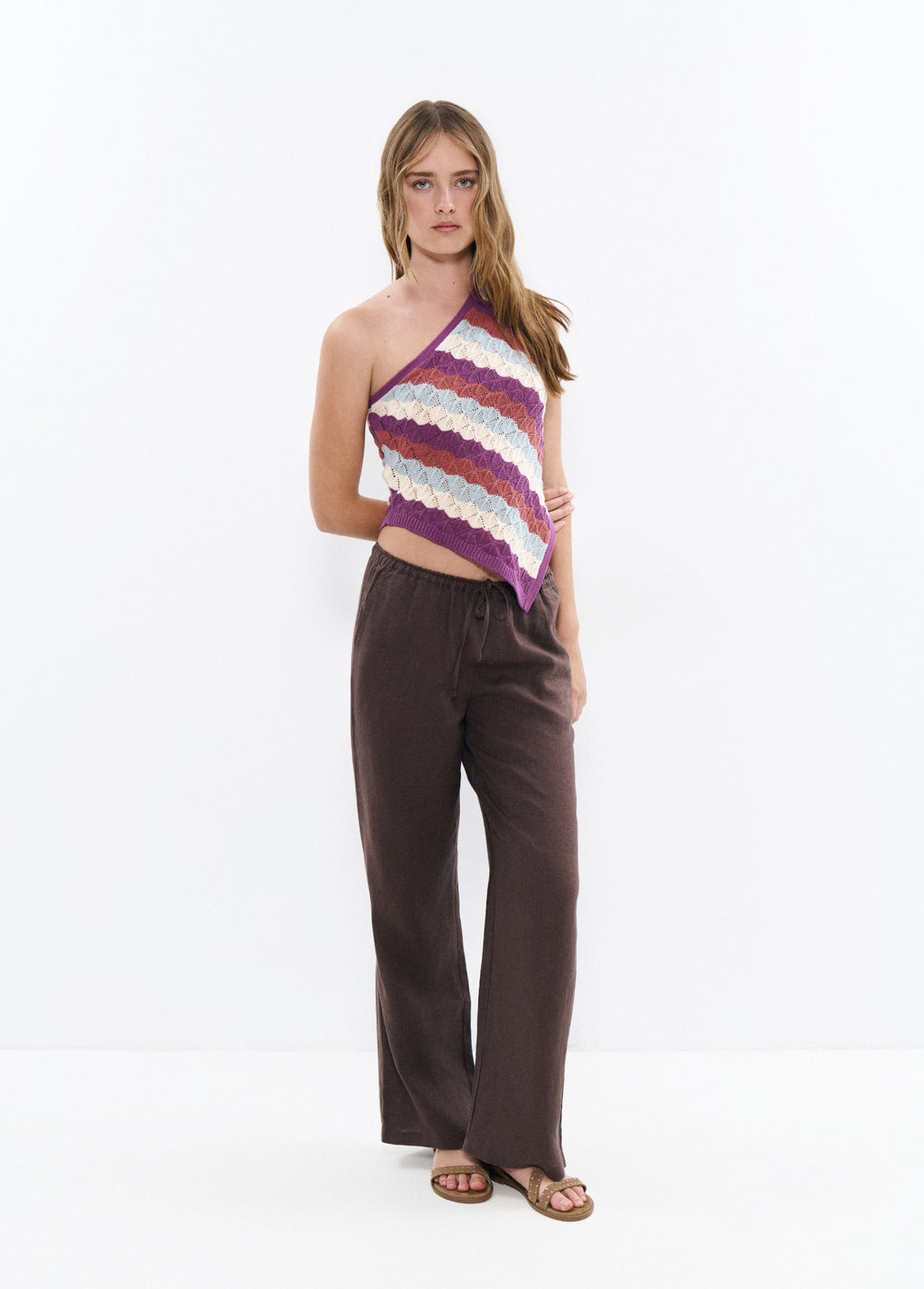 Asymmetrische top in gekleurde brei