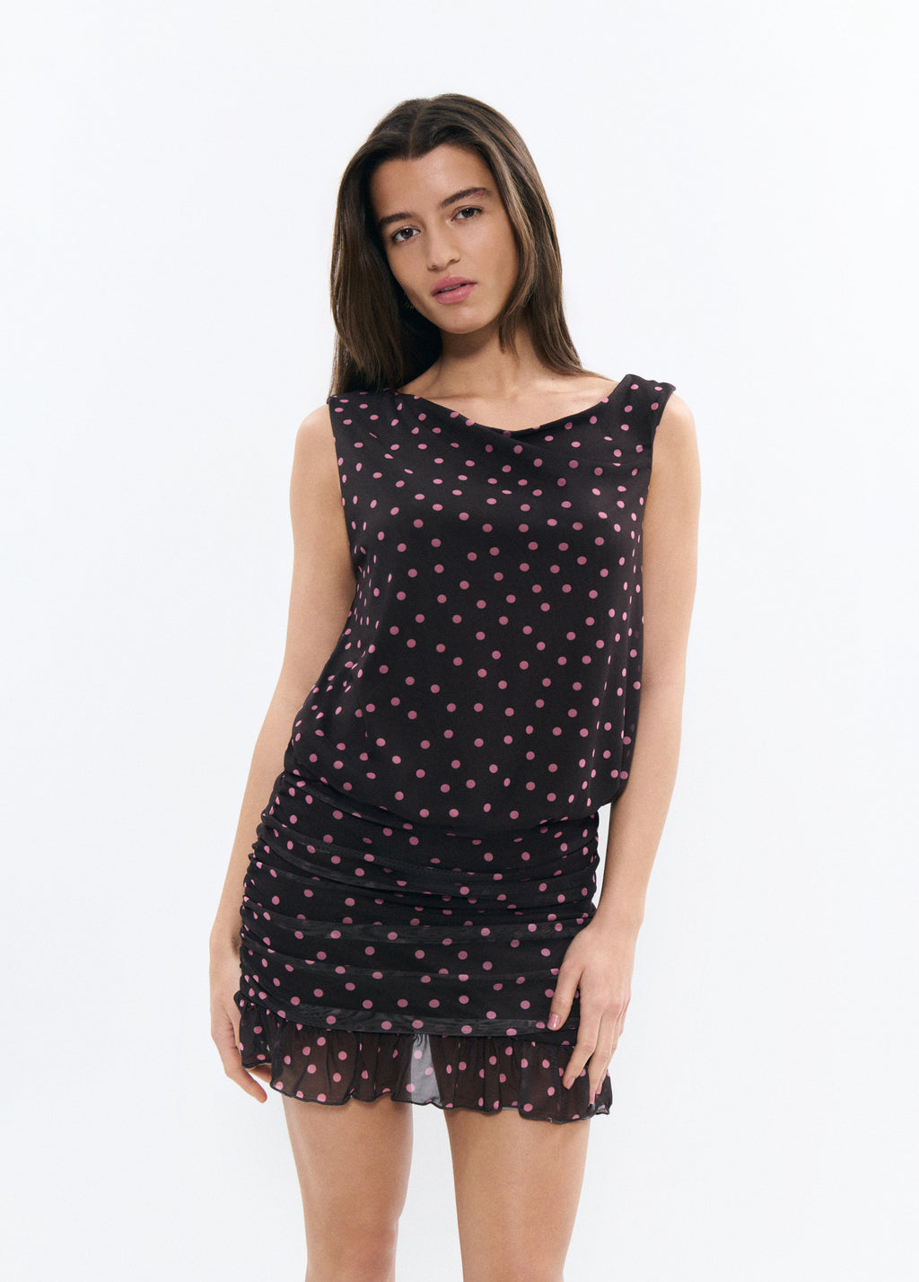 Vestido drapeado com bolinhas