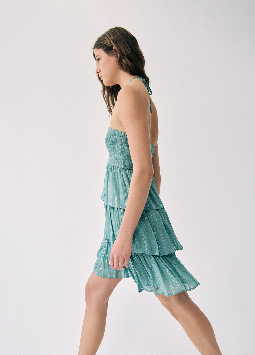Vestido off-shoulder brillo
