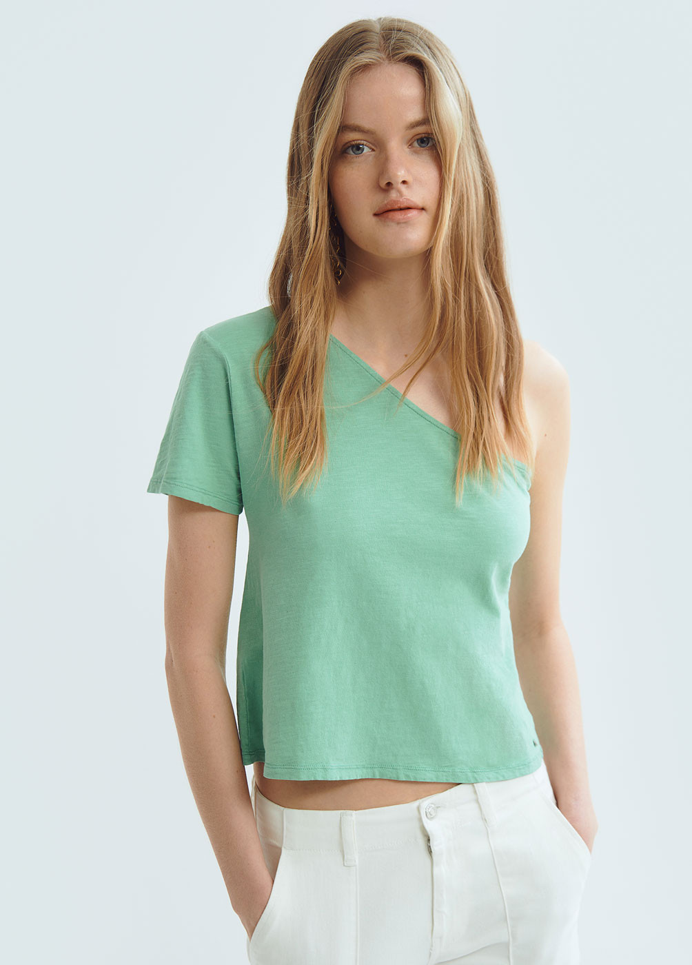 ASYMMETRISCHES KURZARM-T-SHIRT