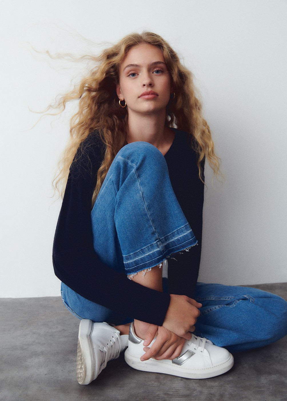 CULOTTE-JEANS MIT KNÖPFEN...