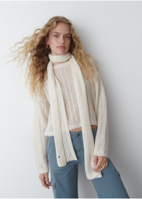 DURCHBROCHENER STRICKSCHAL