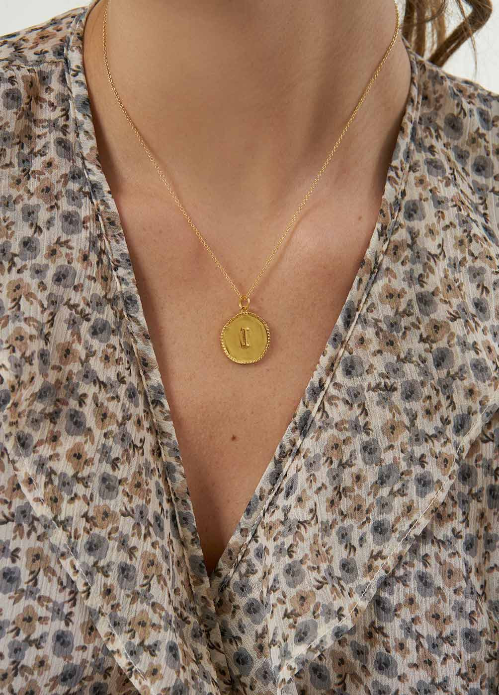 'I' INITIAL MEDALLION NECKLACE
