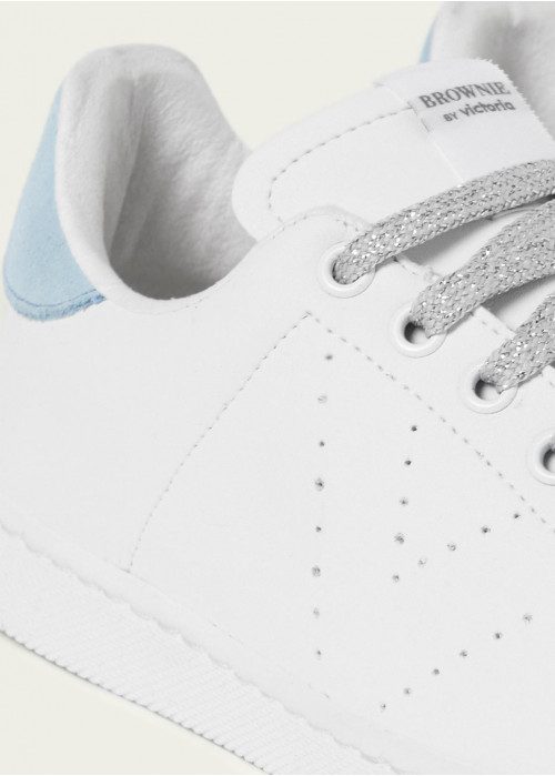 Tennis shoes