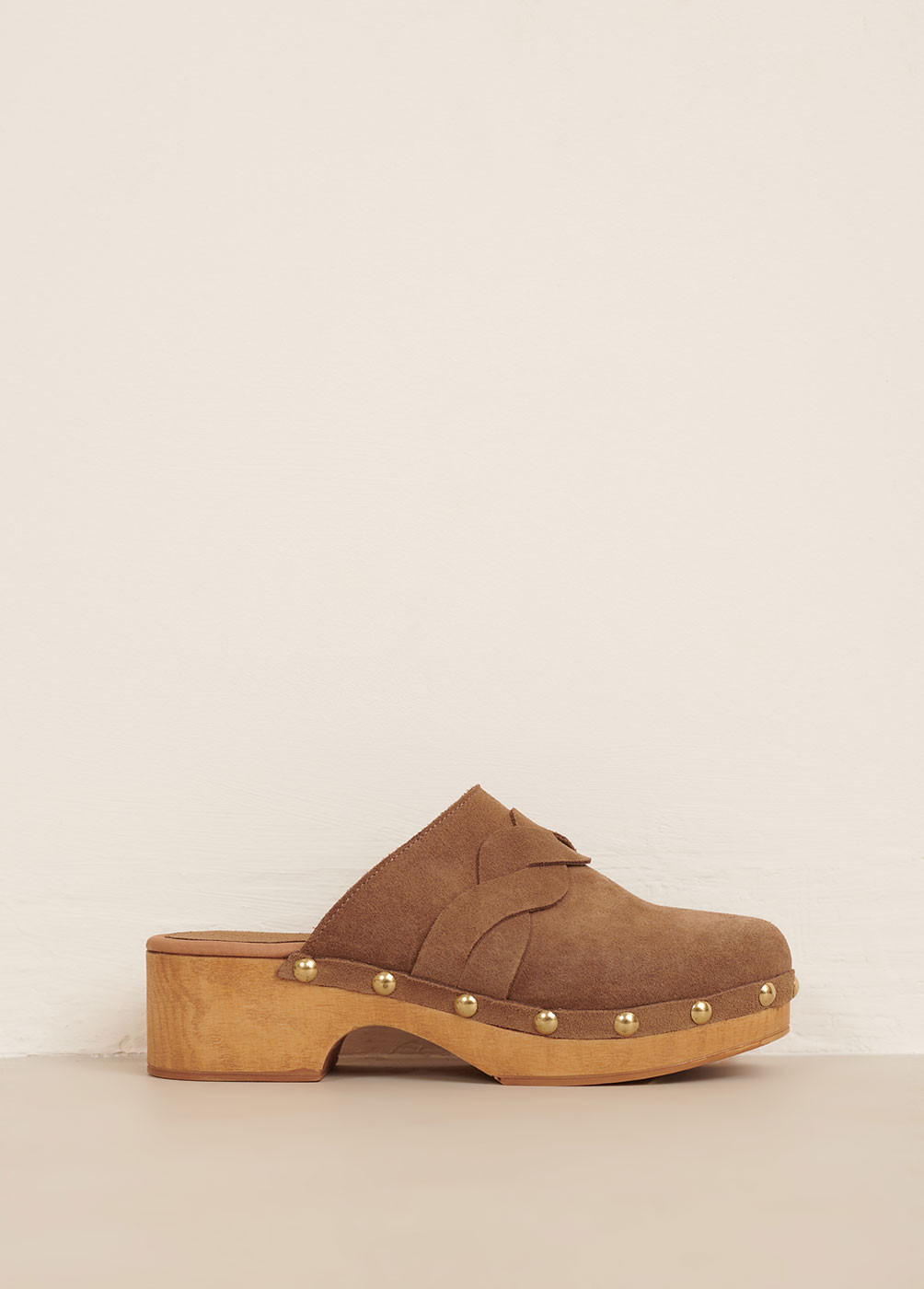 SUEDE CLOGS W/ CABLE DETAIL