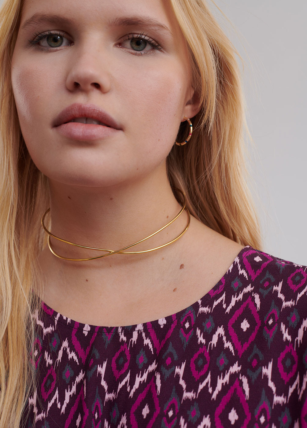 CROSSOVER CHOKER NECKLACE